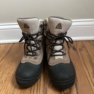 Columbia Woman’s Snow/Hiking Boots